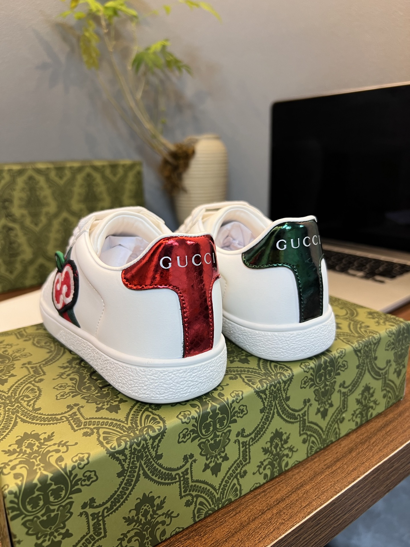 Children's shoes child